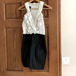 Size small white ruffle top dress boutique